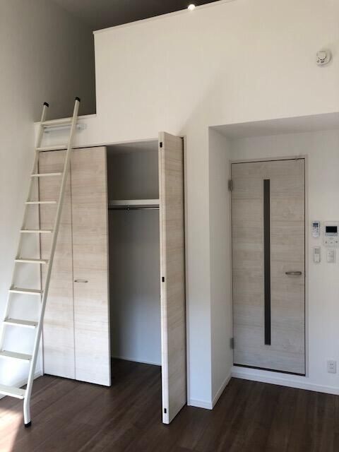 物件内観写真5　(ゆったりとした居間です)