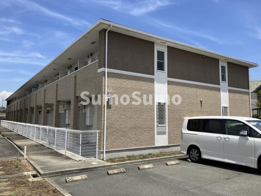 物件外観写真1　(外観もきれいです)