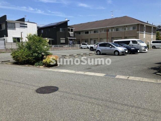 物件外観写真2　(駐車場です)