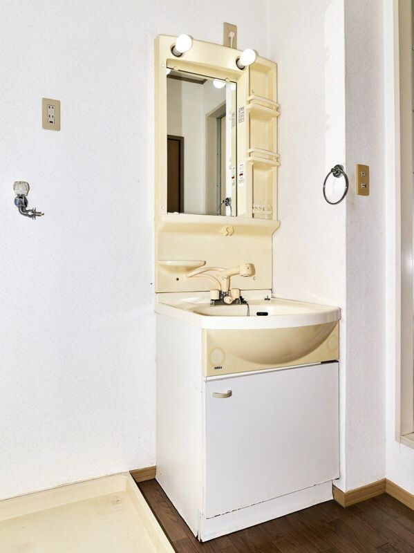 物件内観写真14　(ゆったりとした居間です)