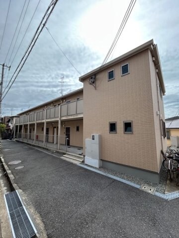 物件外観写真2　(外観もきれいです)