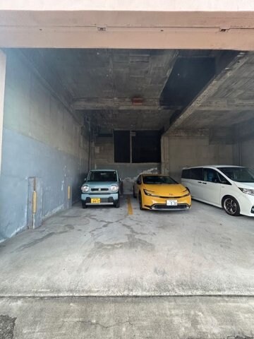物件外観写真3　(駐車場に車を止められます)