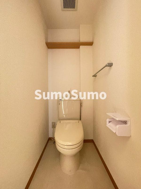 トイレ(落ち着いた色調のトイレです)