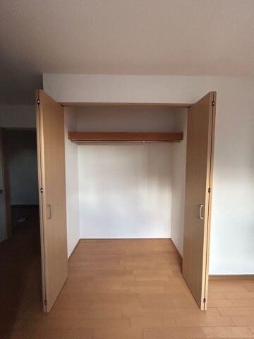 物件内観写真13　(こちらの居間で趣味の時間をお楽しみください)