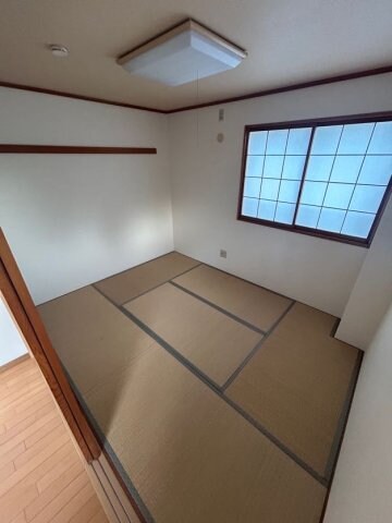 物件内観写真24　(来客時にも便利な和室付き)