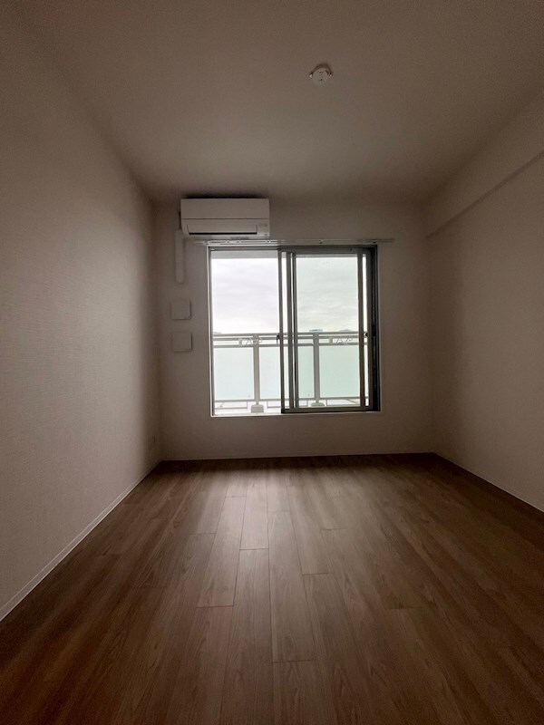 物件内観写真22　(広くて明るい寝室)