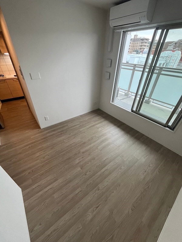 物件内観写真24　(ゆったりとした居間です)