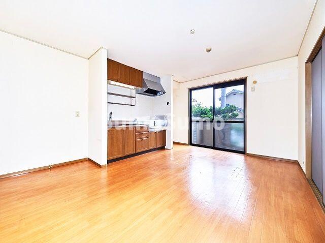 物件内観写真5　(ゆったりとしたリビングです)