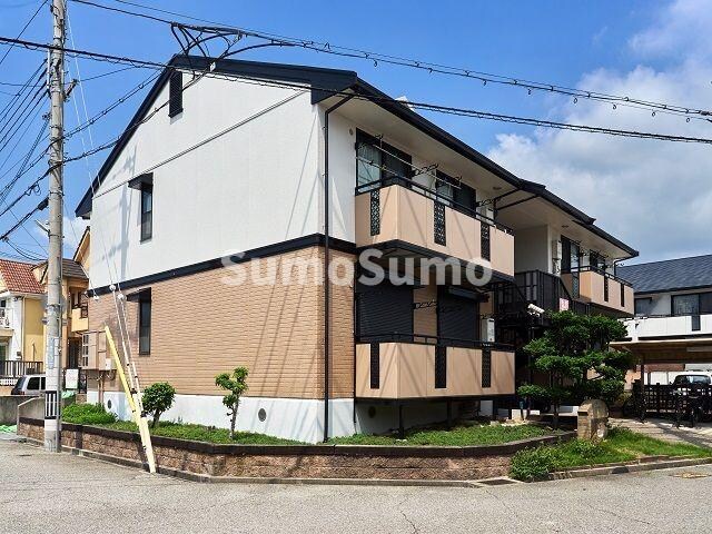 物件外観写真3　(落ち着いた雰囲気の外観です)