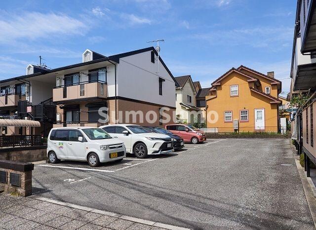 物件外観写真4　(駐車場があります)