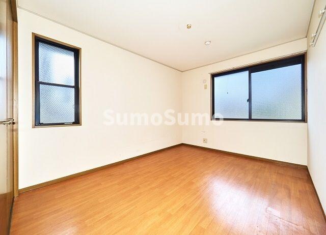 物件内観写真12　(明るい洗面所です)