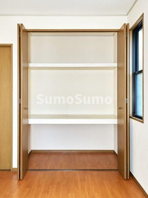 物件内観写真13　(小物を収納するのに便利です)