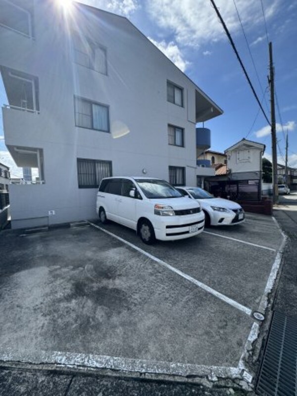 駐車場(駐車場があるので、車を買う予定の方も安心です)