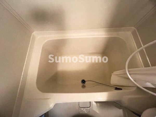 浴室(コンパクトで使いやすいお風呂です)