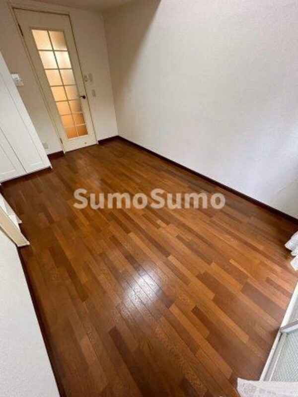 寝室(落ち着いて過ごせるお部屋なので、寝室にいかがでしょうか)