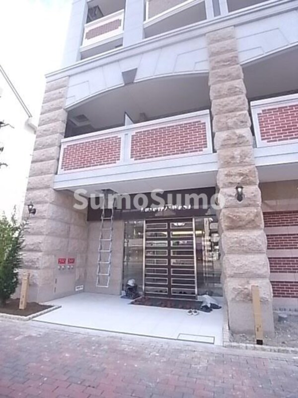 エントランス(落ち着いたエントランスです)