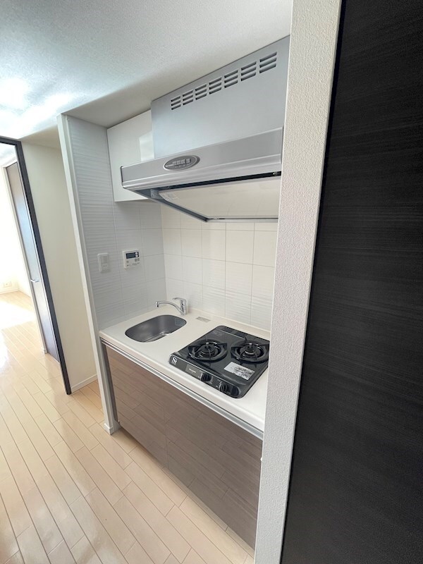 物件内観写真8　(コンパクトなキッチンで掃除もラクラク)