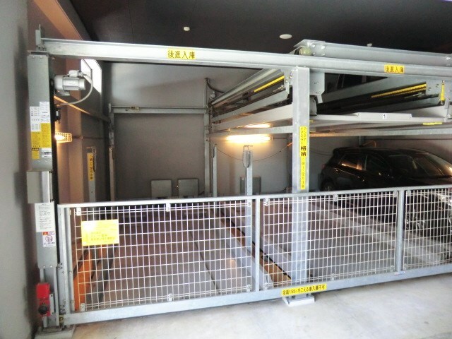 物件外観写真4　(駐車スペースもあります)