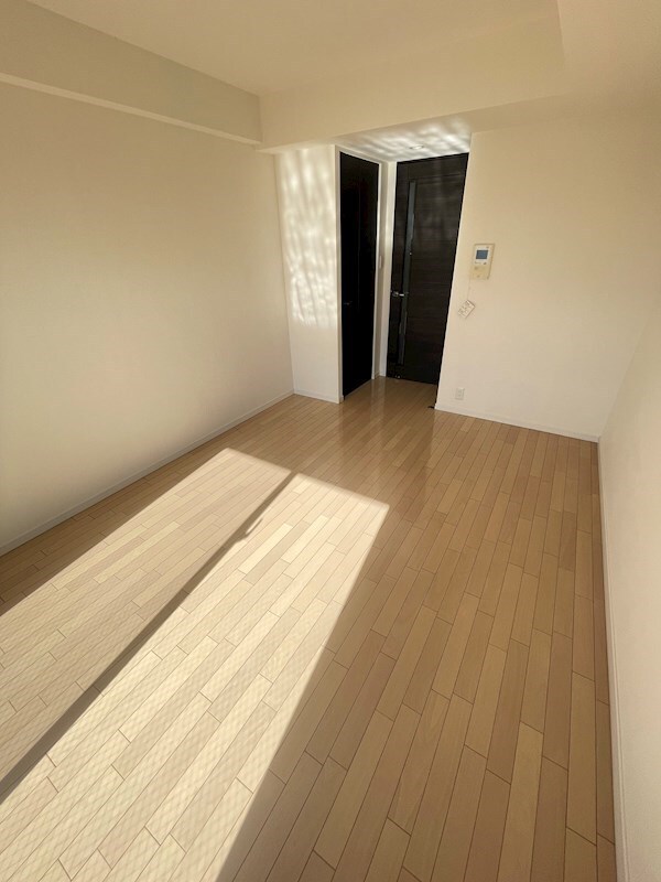 物件内観写真9　(開放的な寝室です)