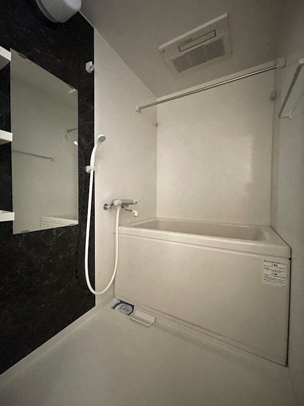 物件内観写真10　(落ち着いた空間のお風呂です)