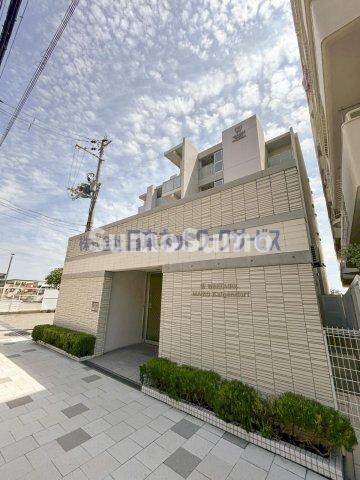 物件外観写真1　(外観は落ち着いています)