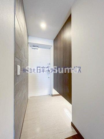 物件内観写真6　(明るい玄関です)