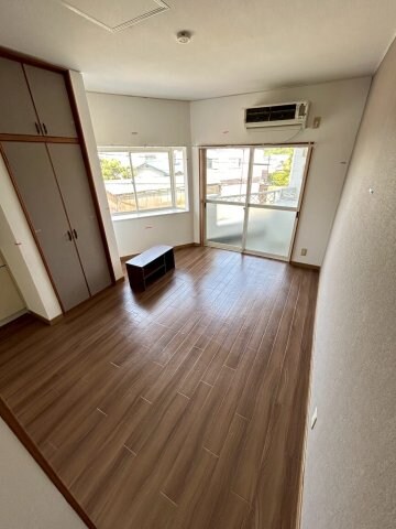 物件内観写真3　(リビングです)