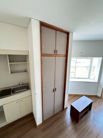 物件内観写真5　(便利な収納スペースです)