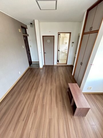 物件内観写真7　(ゆったりとしたリビングです)