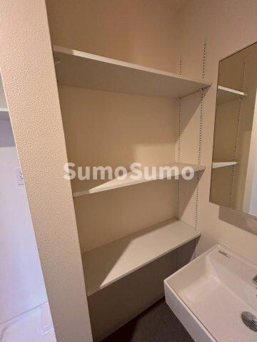 物件内観写真12　(ちょっとした収納スペースも充実しています)