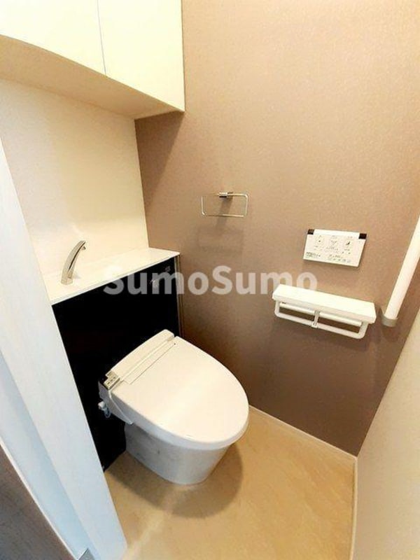 トイレ(落ち着いた色調のトイレです)