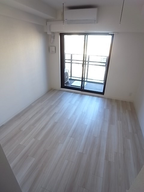 物件内観写真4　(リビングです)