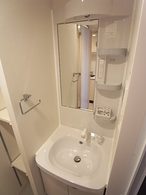 物件内観写真11　(独立洗面化粧台付き)