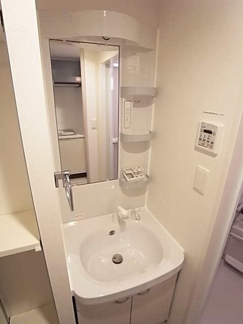 物件内観写真23　(使いやすい独立洗面台です)