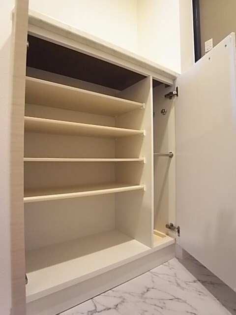 物件内観写真28　(小物を収納するのに便利です)