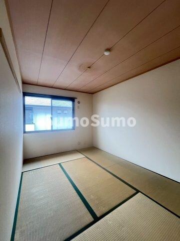 物件内観写真4　(日本らしい落ち着いた雰囲気の和室です)