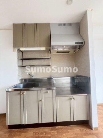 物件内観写真5　(コンパクトなキッチンで掃除もラクラク)