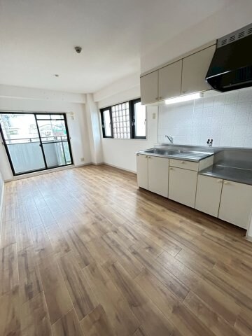 物件内観写真9　(使いやすい居間です)