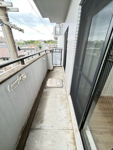 物件内観写真10　(広々としたバルコニーです)