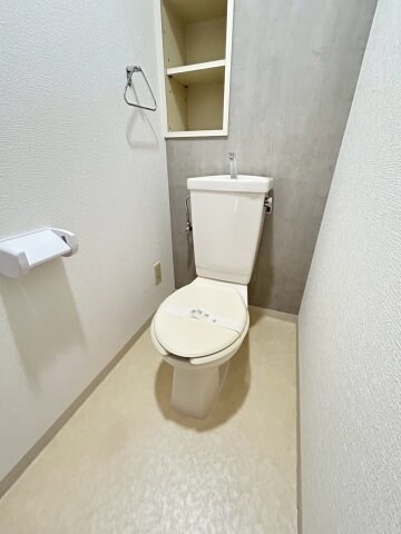 物件内観写真22　(ゆったりとした空間のトイレです)