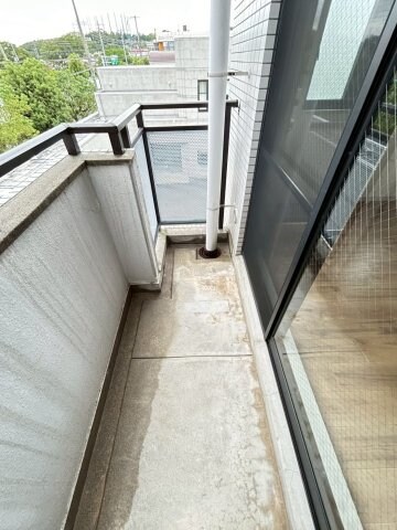 物件内観写真25　(外からの目が気にならないバルコニーで洗濯物が干せます)