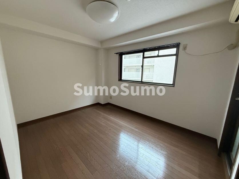 物件内観写真16　(使い勝手のいい寝室です)