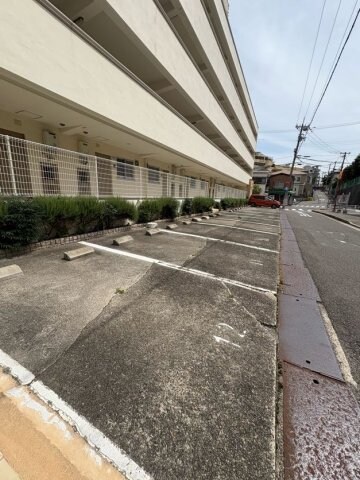 物件外観写真2　(駐車場があります)