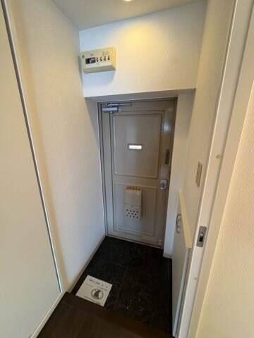 物件内観写真8　(落ち着いた玄関です)