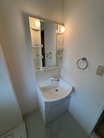 物件内観写真11　(脱衣スペースもあります)