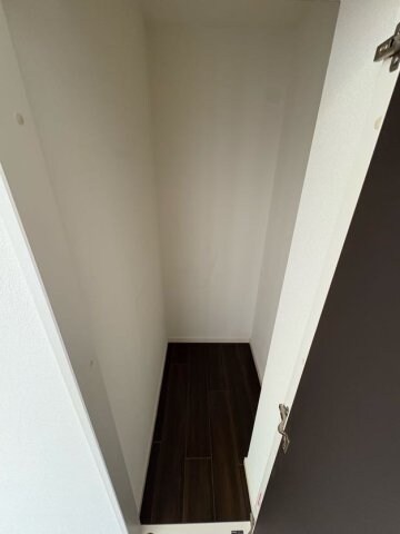 物件内観写真16　(小物を収納するのに便利です)