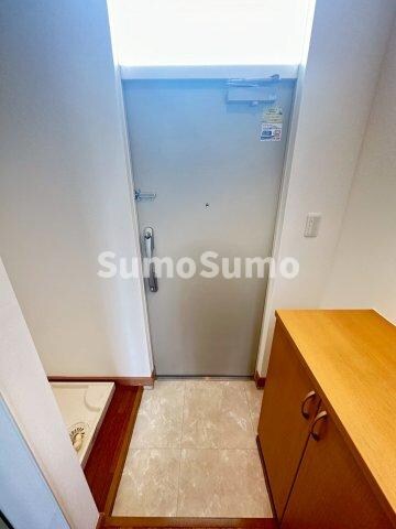 物件内観写真5　(落ち着いた玄関です)