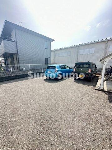 物件外観写真3　(カースペースがあります)