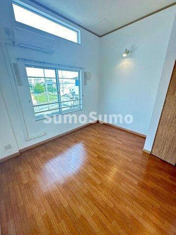 物件内観写真8　(おしゃれな居間です)