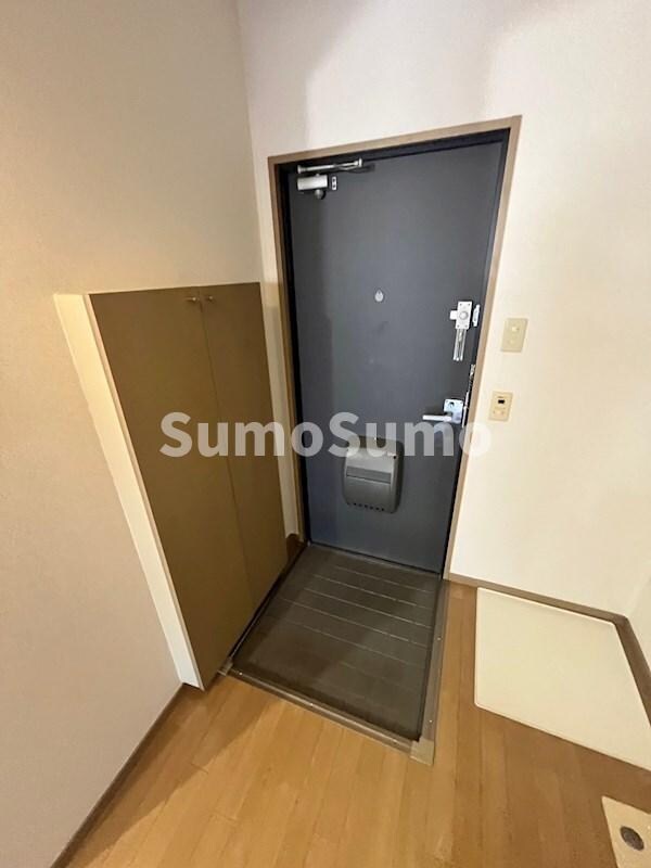 物件内観写真4　(収納もある玄関です)